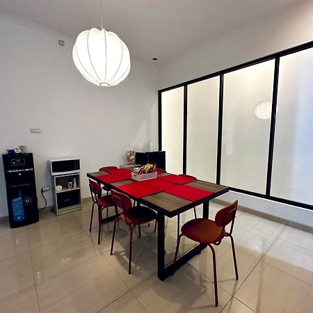 4-Bedroom Home In South Jakarta Nuansa Swadarma Residence By Le Ciel Hospitality Jacarta Exterior foto
