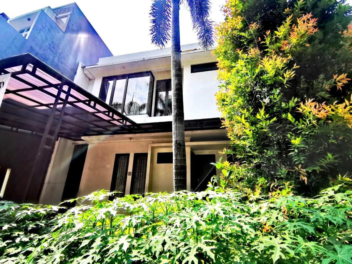 4-Bedroom Home In South Jakarta Nuansa Swadarma Residence By Le Ciel Hospitality Jacarta Exterior foto