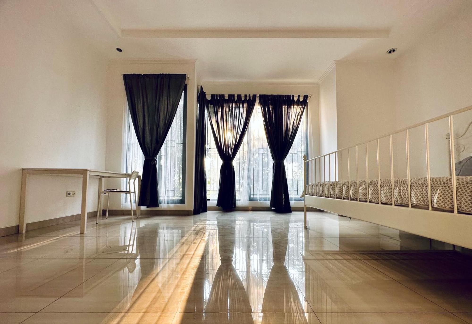 4-Bedroom Home In South Jakarta Nuansa Swadarma Residence By Le Ciel Hospitality Jacarta Exterior foto
