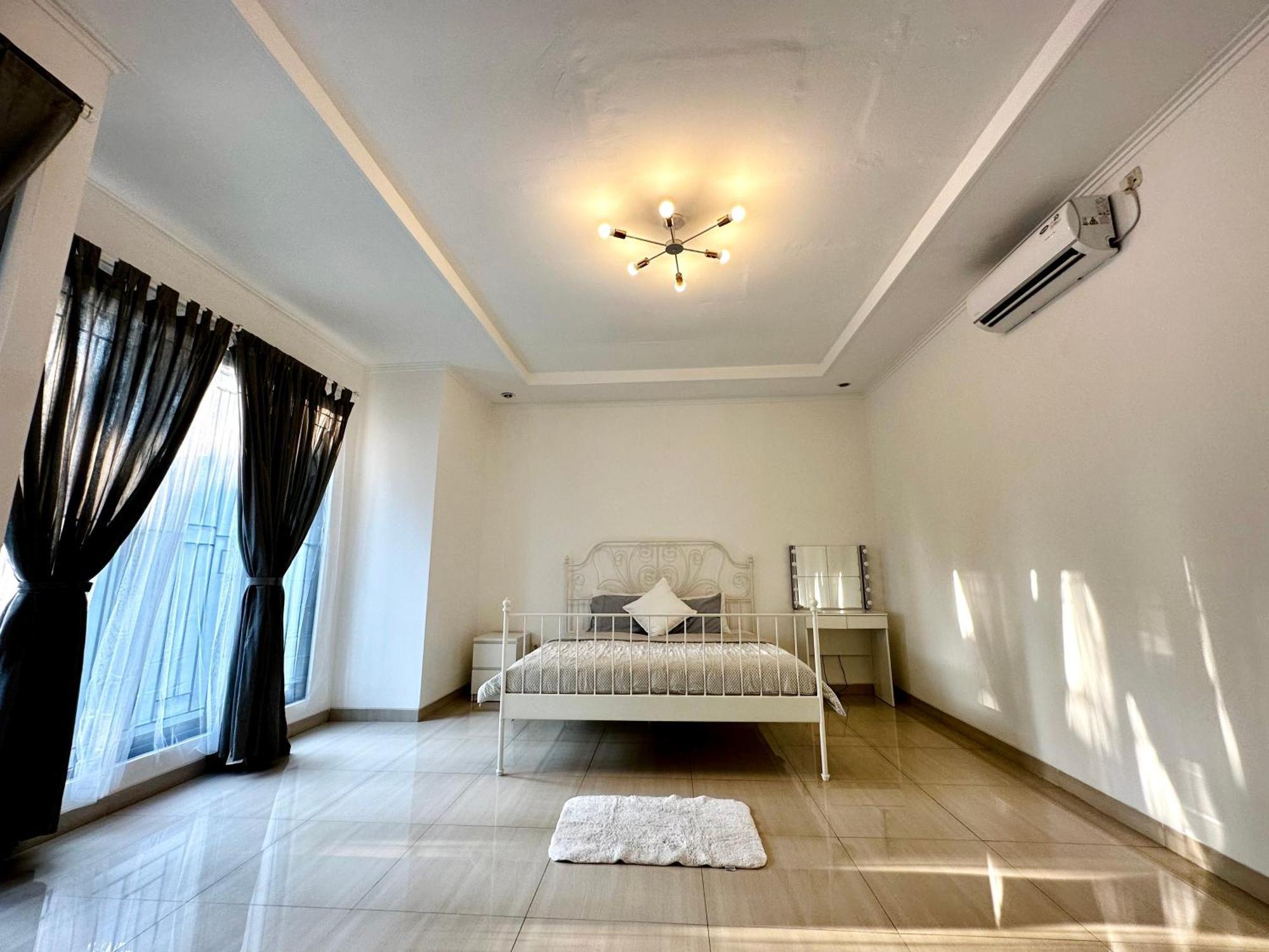 4-Bedroom Home In South Jakarta Nuansa Swadarma Residence By Le Ciel Hospitality Jacarta Exterior foto