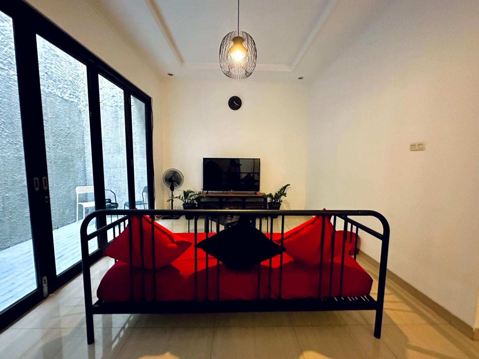 4-Bedroom Home In South Jakarta Nuansa Swadarma Residence By Le Ciel Hospitality Jacarta Exterior foto