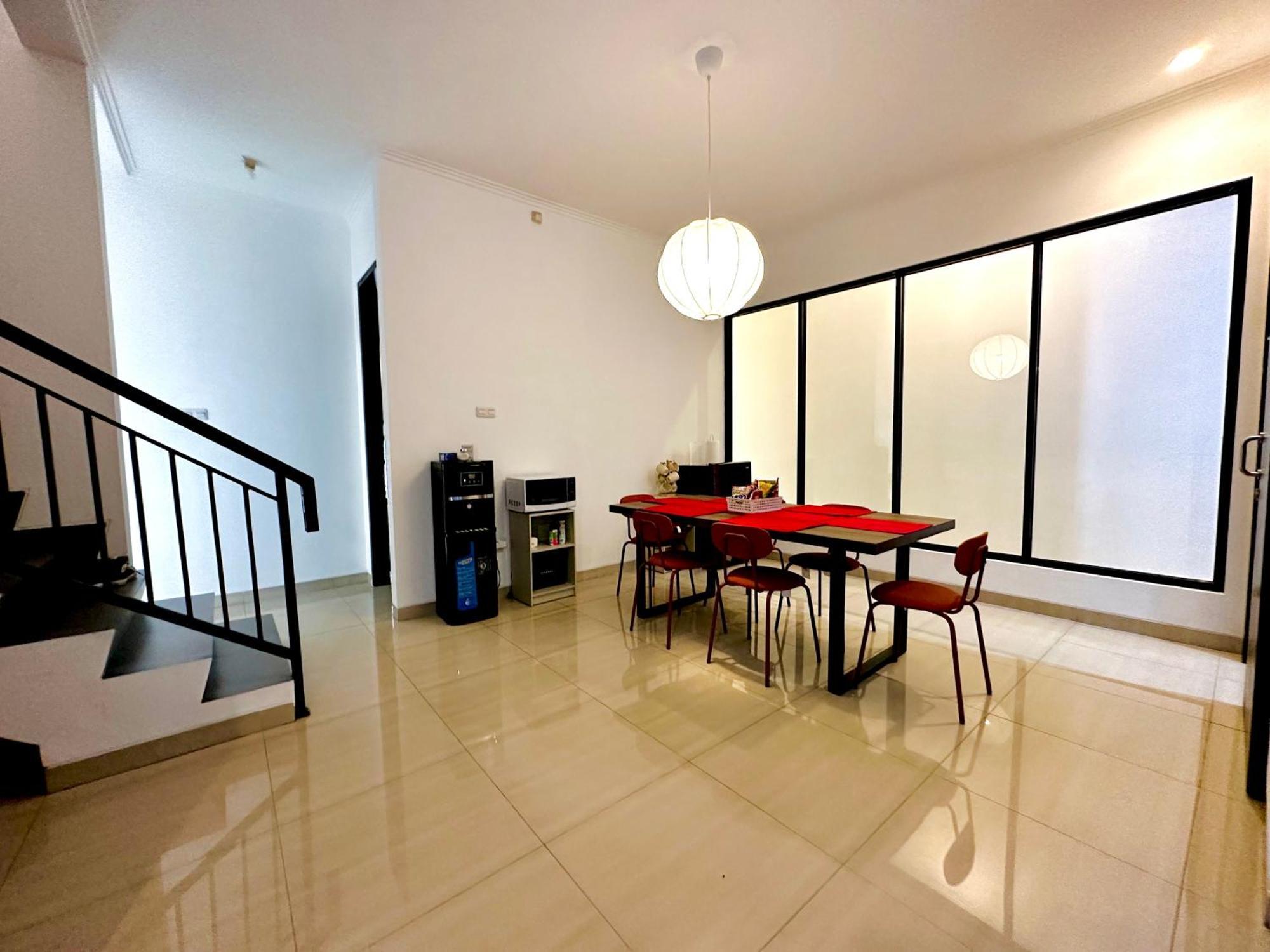 4-Bedroom Home In South Jakarta Nuansa Swadarma Residence By Le Ciel Hospitality Jacarta Exterior foto