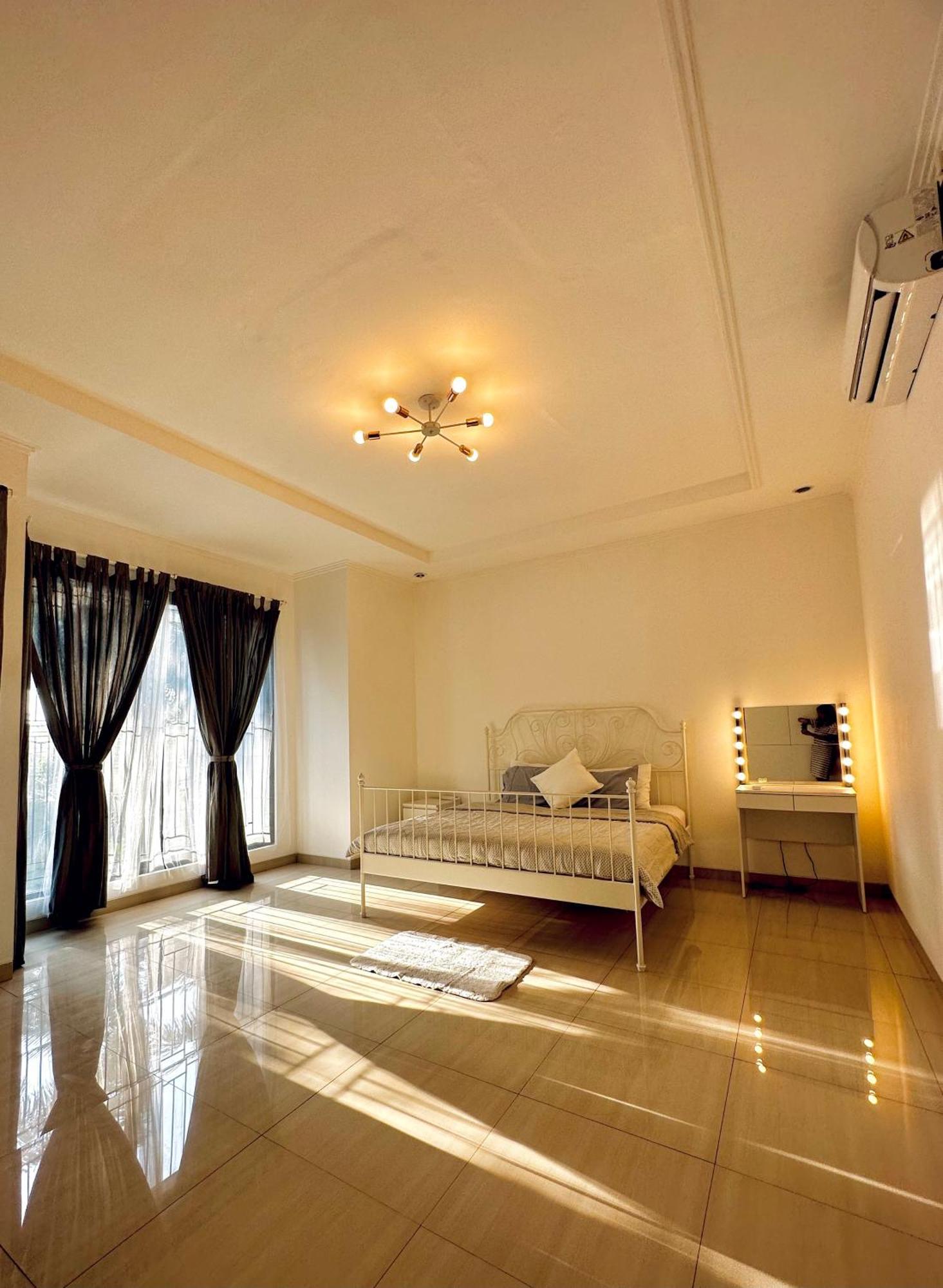 4-Bedroom Home In South Jakarta Nuansa Swadarma Residence By Le Ciel Hospitality Jacarta Exterior foto
