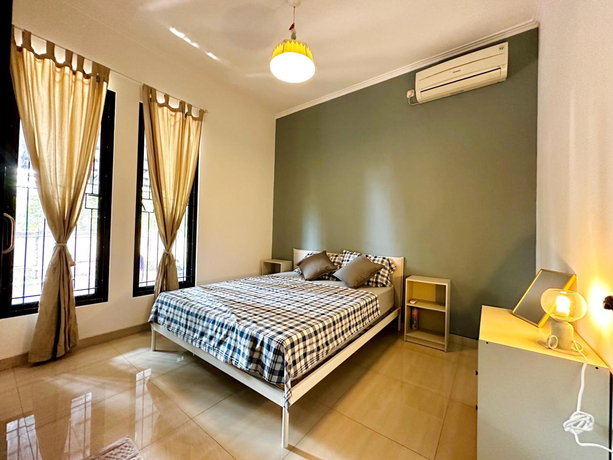 4-Bedroom Home In South Jakarta Nuansa Swadarma Residence By Le Ciel Hospitality Jacarta Exterior foto