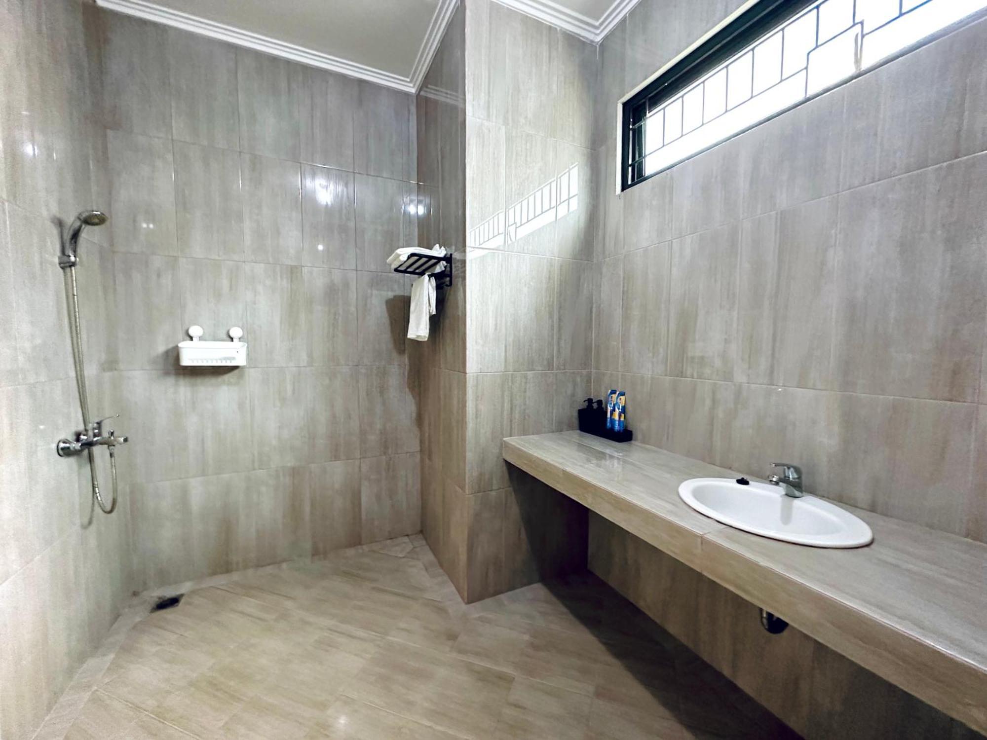 4-Bedroom Home In South Jakarta Nuansa Swadarma Residence By Le Ciel Hospitality Jacarta Quarto foto