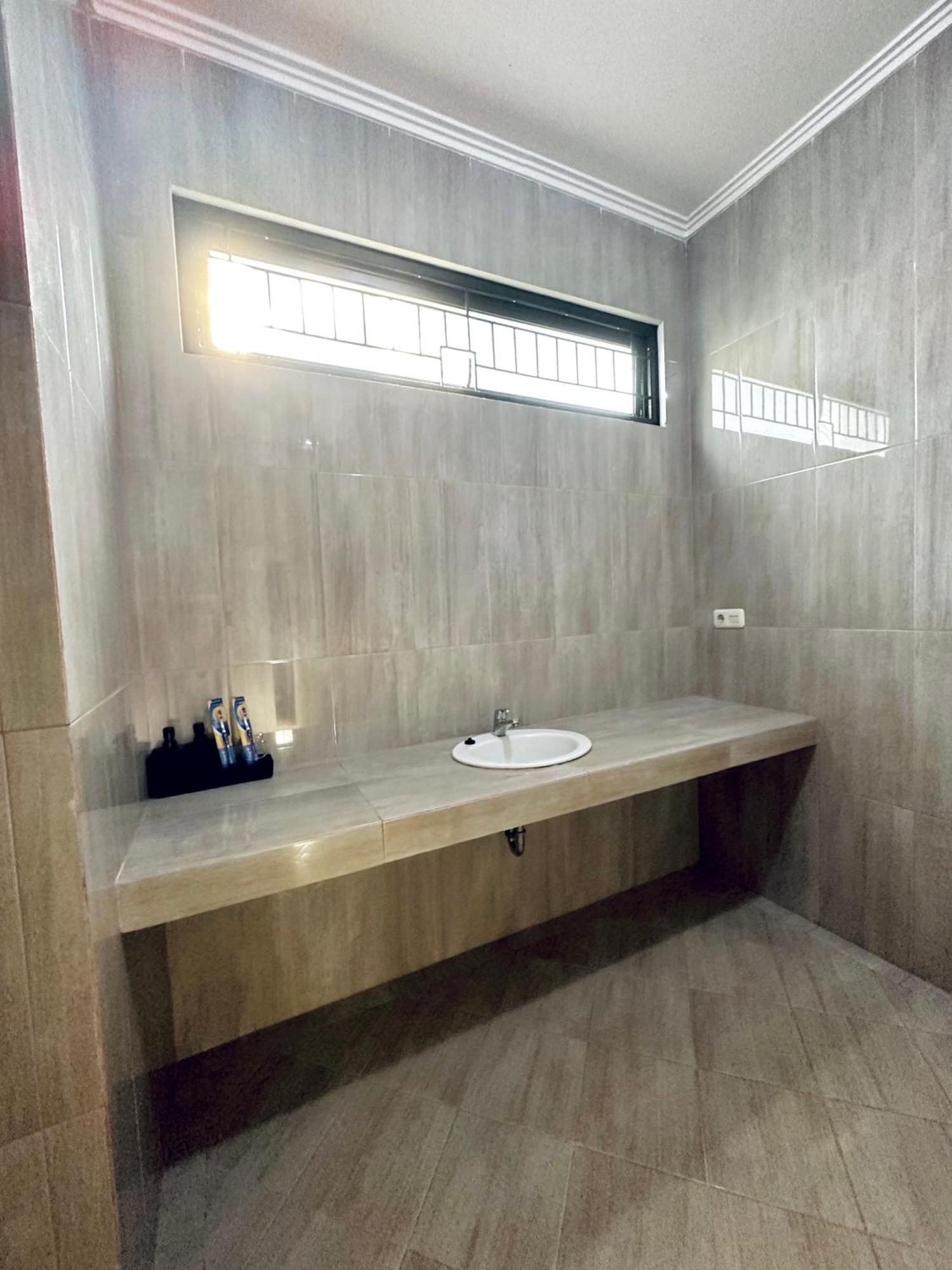 4-Bedroom Home In South Jakarta Nuansa Swadarma Residence By Le Ciel Hospitality Jacarta Quarto foto
